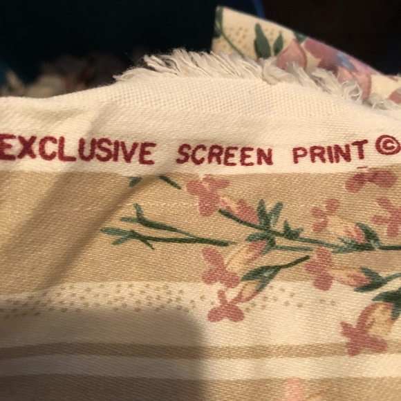 Vintage floral upholstery fabric56” by 72” - enough for a chair or cushions. - Picture 4 of 6